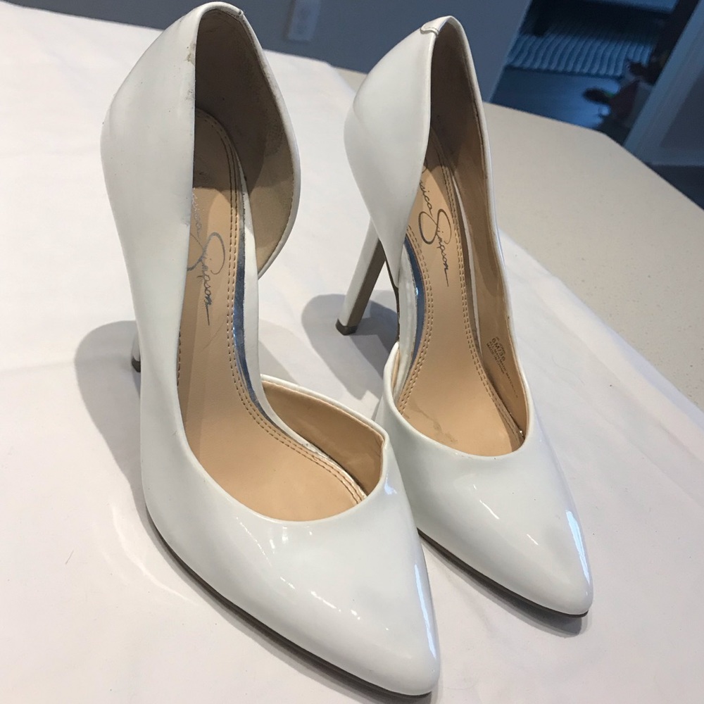 Jessica Simpson pumps in white